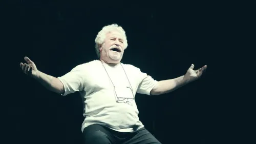 اجراهای پایانی خندیدن زیر مشت و لگد