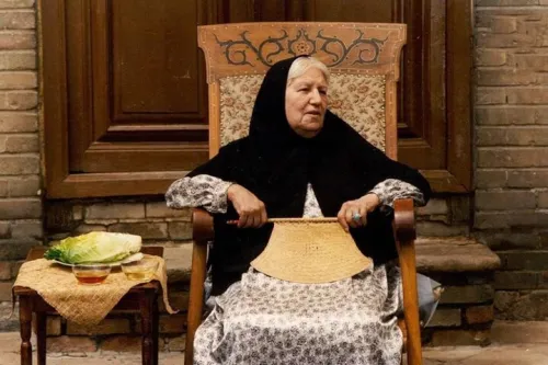 مادر به شبکه نمایش می آید