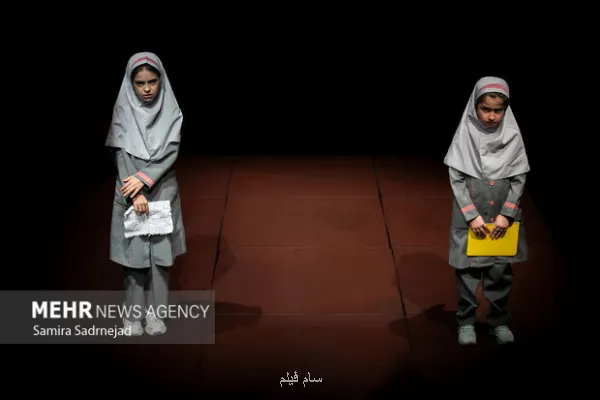 آشنایی مردم با دوره نوجوانی ضروریست انتقاد از کیفیت سالن اجرا