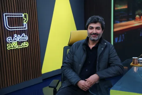 آقا نعمت در کافه مستند رزاق کریمی از خاطرات احمد پژمان می گوید